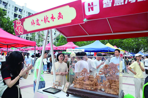 “閩人智慧” 為福建塑像