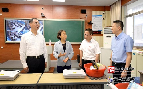 郭寧寧吳賢德檢查高考準備工作