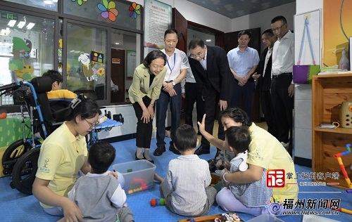 郭寧寧吳賢德“六一”前夕祝賀全市少年兒童節日快樂