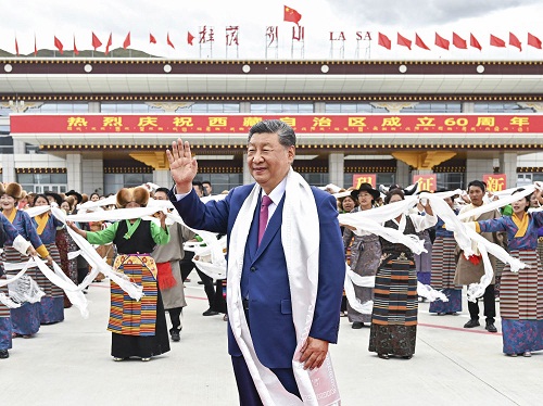 習近平率中央代表團抵達拉薩出席西藏自治區成立60周年慶祝活動