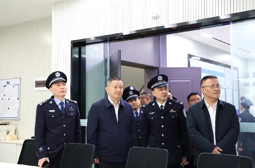 共敘軍民魚水情——區(qū)委主要領(lǐng)導(dǎo)帶隊(duì)走訪慰問(wèn)省消防救援總隊(duì)、福州警備區(qū)、倉(cāng)山區(qū)公安分局
