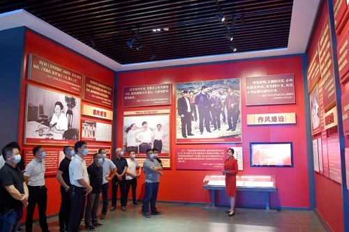 倉山區領導干部集中參觀學習“3820”戰略工程實施30周年成就展