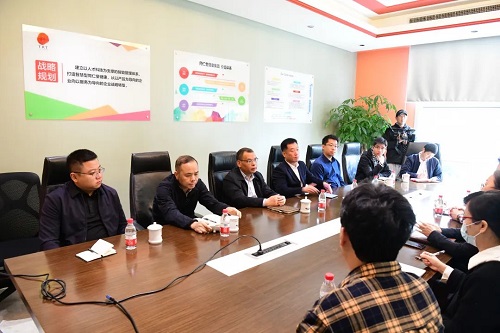 區委主要領導走訪服務企業