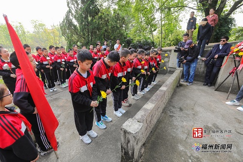【網絡中國節·清明】福州倉山舉行祭掃嚴復陵墓活動