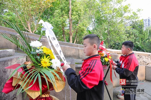 【網絡中國節·清明】福州倉山舉行祭掃嚴復陵墓活動