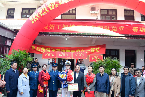 一等功臣，一等尊崇，擁軍優屬情更濃