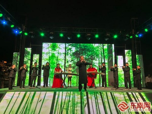 弦歌賀國慶，南臺(tái)傳佳音——倉山區(qū)慶祝中華人民共和國成立75周年器樂專場演出在倉前公園上演