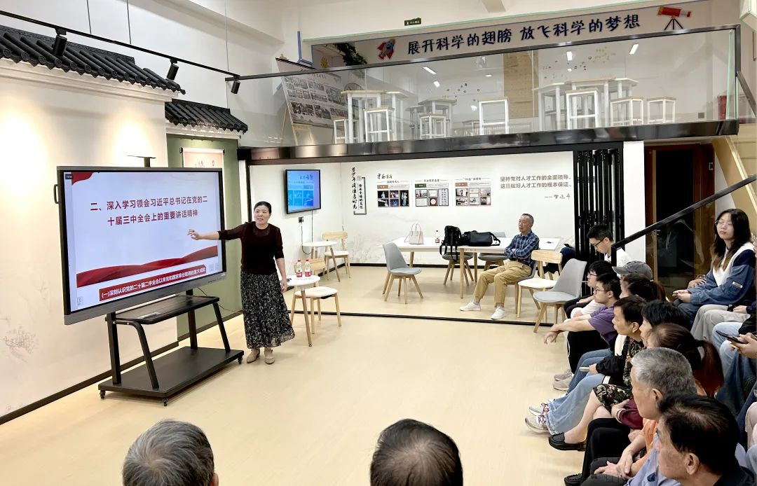 倉山區臨江街道菖蒲社區三盛巴厘島小區舉辦第一屆“鄰聚力”睦鄰節