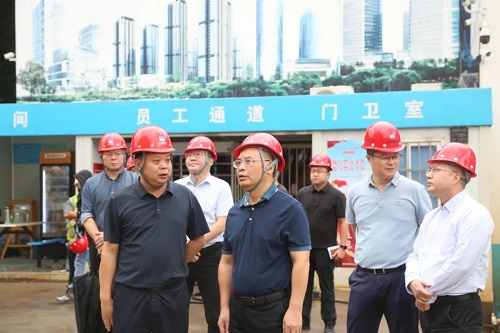 區主要領導到一線檢查指導臺風“康妮”防御工作