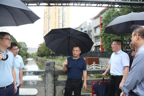 區主要領導到一線檢查指導臺風“康妮”防御工作