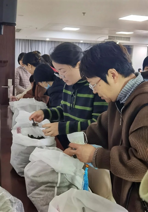愛無界，防有方 ——倉山區組織開展消除艾梅乙母嬰傳播主題宣傳活動