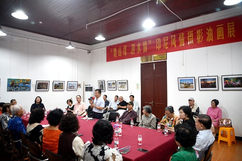 “煙山緣 泗水情 —— 印尼風情攝影油畫展” 在倉山區煙山畫院啟幕?