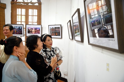 “煙山緣 泗水情 —— 印尼風情攝影油畫展” 在倉山區煙山畫院啟幕?