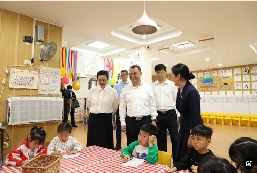 區委主要領導開展“六一”兒童節走訪慰問活動