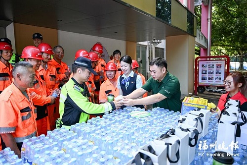 福州：“愛心茶攤”情暖一線勞動者