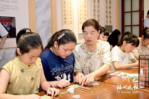 倉山舉行“跟著大師學非遺”系列活動 博物館里少年學竹編