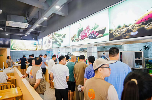 長者食堂“變身”社區共享空間 榕福里社區生活餐廳煥新開業