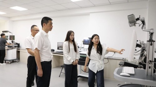 倉(cāng)山區(qū)黨政主要領(lǐng)導(dǎo)走訪服務(wù)企業(yè)并開(kāi)展節(jié)前安全生產(chǎn)檢查 倉(cāng)山區(qū)黨政主要領(lǐng)導(dǎo)走訪服務(wù)企業(yè)并開(kāi)展節(jié)前安全生產(chǎn)檢查