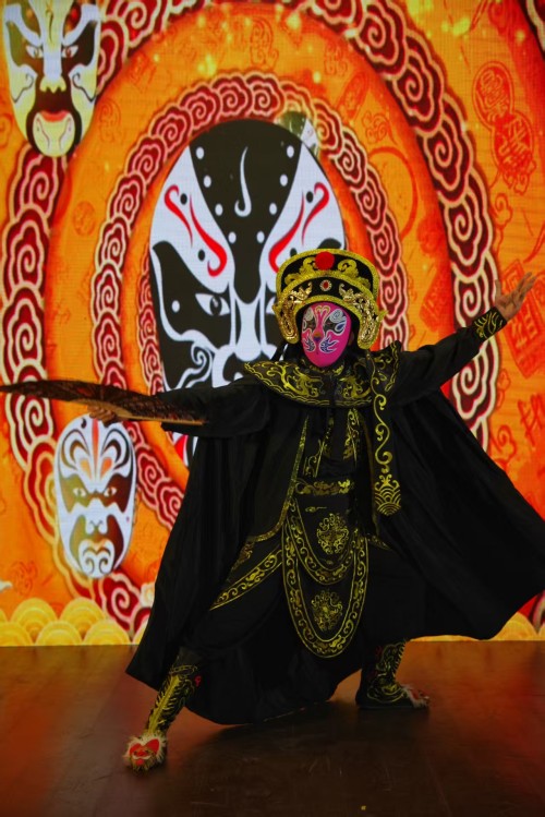 圓滿落幕!倉山這場戲曲專場,把中秋團圓與家國情懷唱進人心 圓滿落幕!倉山這場戲曲專場,把中秋團圓與家國情懷唱進人心