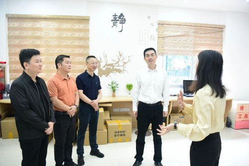 區政府主要領導調研黨建引領基層治理工作 區政府主要領導調研黨建引領基層治理工作