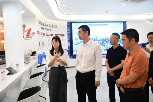 區政府主要領導調研黨建引領基層治理工作 區政府主要領導調研黨建引領基層治理工作