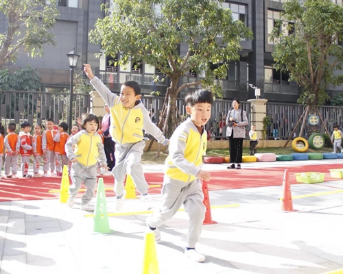 幼兒園運(yùn)動(dòng)會(huì)現(xiàn)場