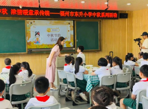 【網(wǎng)絡中國節(jié)·中秋】揮毫頌祖國 揉餅話中秋——倉山區(qū)開展2025年“迎國慶·文明實踐我行動”主題活動 【網(wǎng)絡中國節(jié)·中秋】揮毫頌祖國 揉餅話中秋——倉山區(qū)開展2025年“迎國慶·文明實踐我行動”主題活動