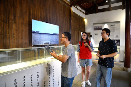 嚴復家風家訓館講解員講解