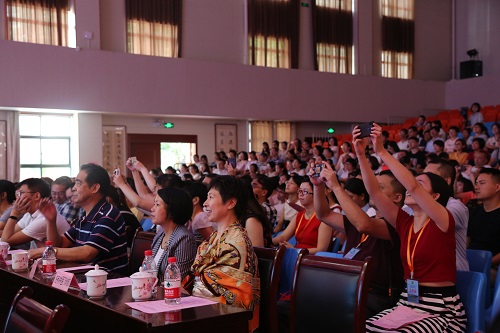 倉山區舉辦“中醫中藥中國行”中醫藥健康文化推進暨慶祝中國醫師節活動