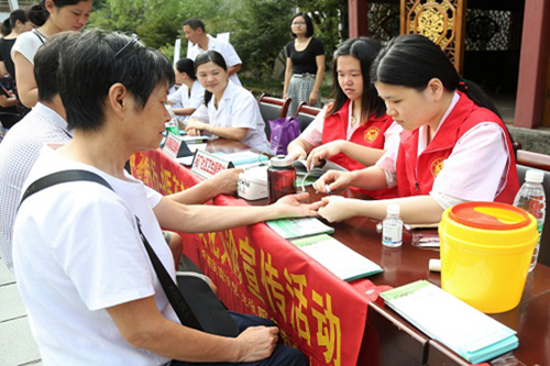 倉山區舉辦“中醫中藥中國行”中醫藥健康文化推進暨慶祝中國醫師節活動