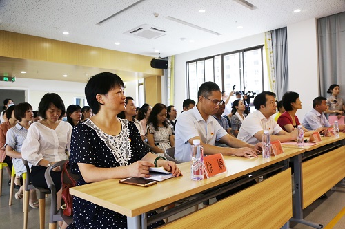 金山麥浦幼兒園今日揭牌 可為周邊群眾提供360個優(yōu)質(zhì)的幼教學(xué)位