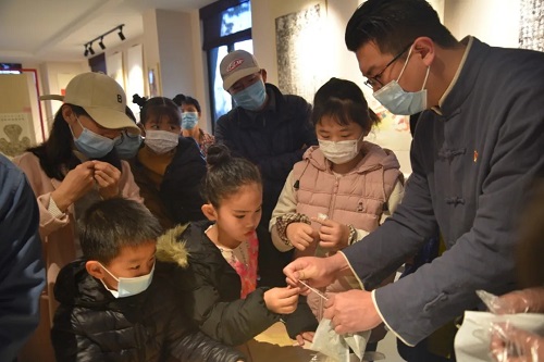 【網絡中國節?元宵】亮燈迎元夕 臨水送福來
