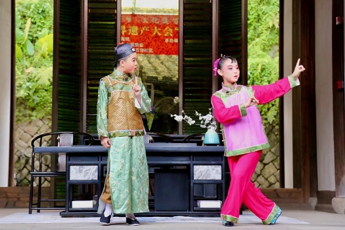 家門口的“閩劇大餐”！麥小閩劇社團在煙臺山的這場閩劇表演驚艷了！