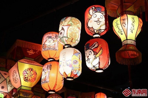 【網(wǎng)絡(luò)中國節(jié)·春節(jié)】“大尾燈龍”閃亮煙臺山