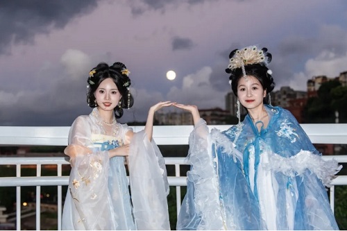 國風古韻頌中秋，愛情島上演浪漫中秋夜?。W絡中國節