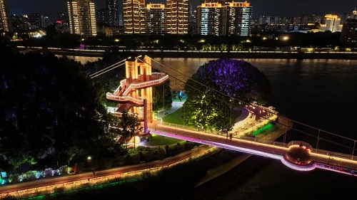 萬燈之夜28日璀璨啟幕，首日客流突破萬人！