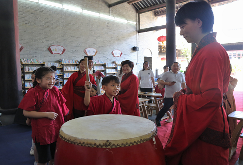 開(kāi)學(xué)啦！倉(cāng)山區(qū)用一場(chǎng)“文明中國(guó)禮” 迎接新生開(kāi)學(xué)第一課