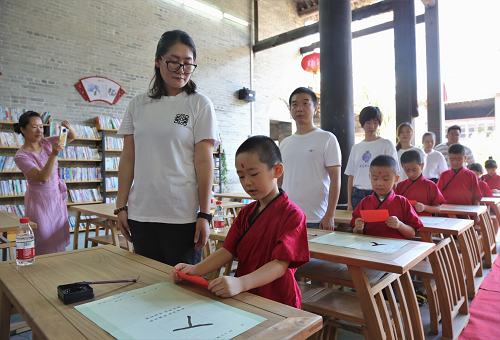 開(kāi)學(xué)啦！倉(cāng)山區(qū)用一場(chǎng)“文明中國(guó)禮” 迎接新生開(kāi)學(xué)第一課